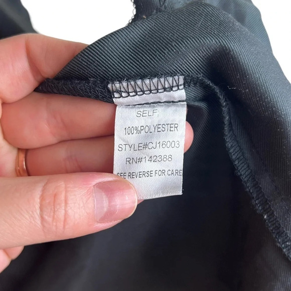 E. SSUE • Black Vest - Picture 7 of 12